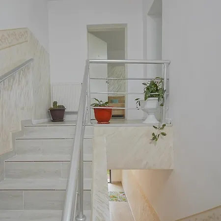 Suveranii 3* Брашов